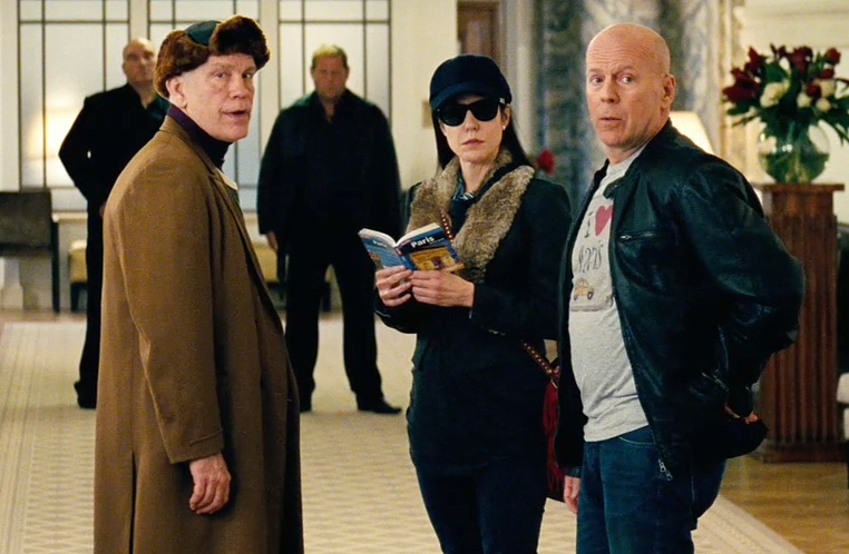 RED 2: APOSENTADOS E AINDA MAIS PERIGOSOS - Trailer HD Legendado 