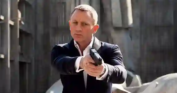 20141204 daniel craig james bond contract