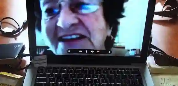 No_Home_Movie_-_web