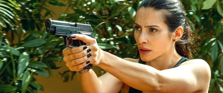 Domingo Maior (07/06) :: Cleo Pires treinou com policiais e dispensou dublês em Operações Especiais. Relembre! 2 Domingo Maior :: Operações Especiais