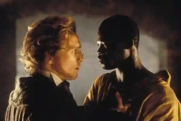 still-of-matthew-mcconaughey-and-djimon-hounsou-in-amistad-(1997)-large-picture
