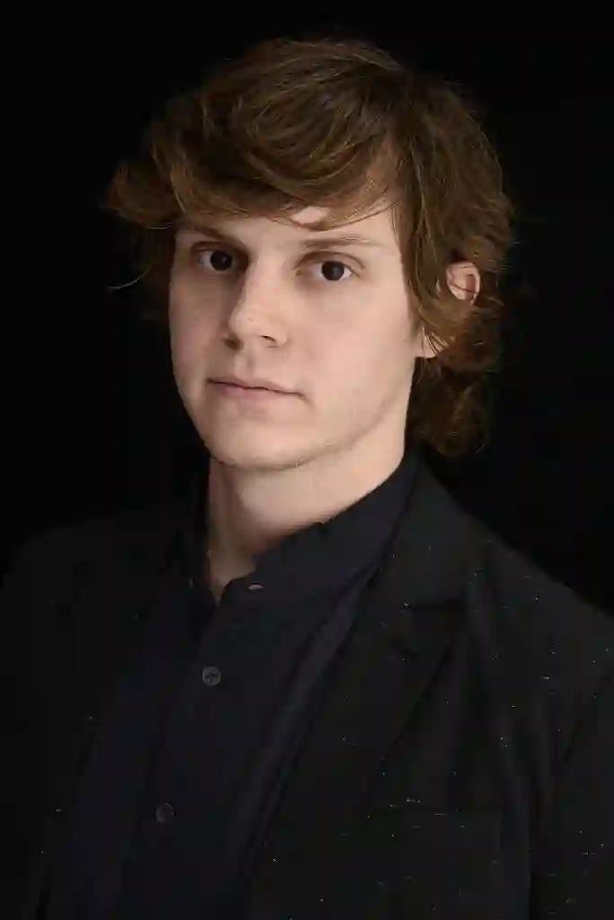 20160518 evan peters papo de cinema 03