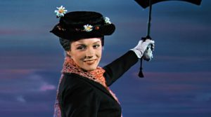 Julie Andrews em cena de Mary Poppins (1964), de Robert Stevenson
