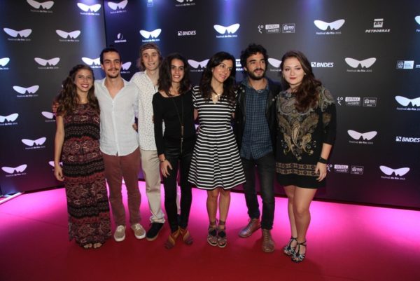 Marina Person (ao centro) ao lado do elenco de California na première do Festival do Rio