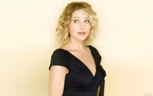 20160809 christina applegate wallpaper 2