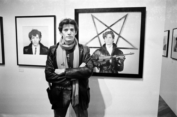 01-mapplethorpe-look-at-the-pictures-papo-de-cinema