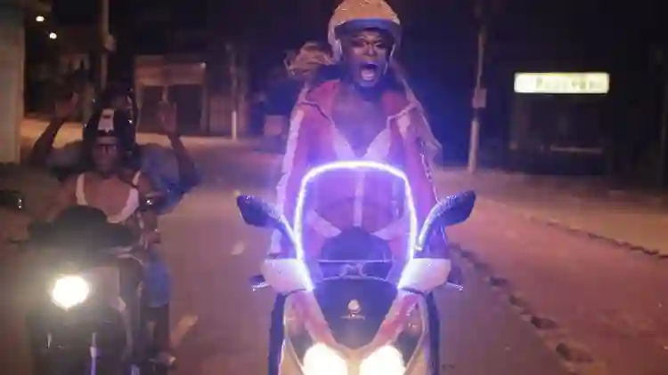 20170804 03 corpo eletrico papo de cinema