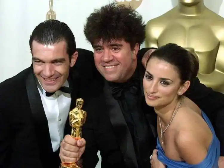 Pedro Almodóvar receberá o Leão de Ouro honorário no Festival de Veneza 2 20180417 antonio banderas pedro almodovar e penelope cruz papo de cinema