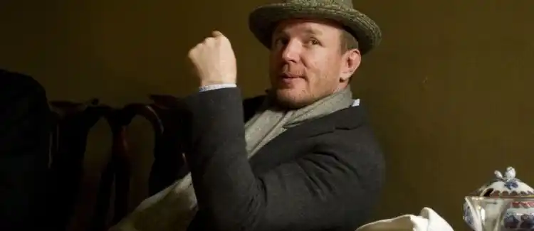 Matador de Aluguel 2 :: Sequência com Jake Gyllenhaal terá novo diretor! E ele já comandou sucessos de ação que você conhece 3 Guy Ritchie, diretor de Matador de Aluguel 2