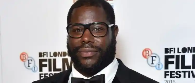 Romance do diretor de 12 anos de Escravidão vai abrir o Festival de Nova York 2020 2 20181114 steve mcqueen papo de cinema e1596588527783