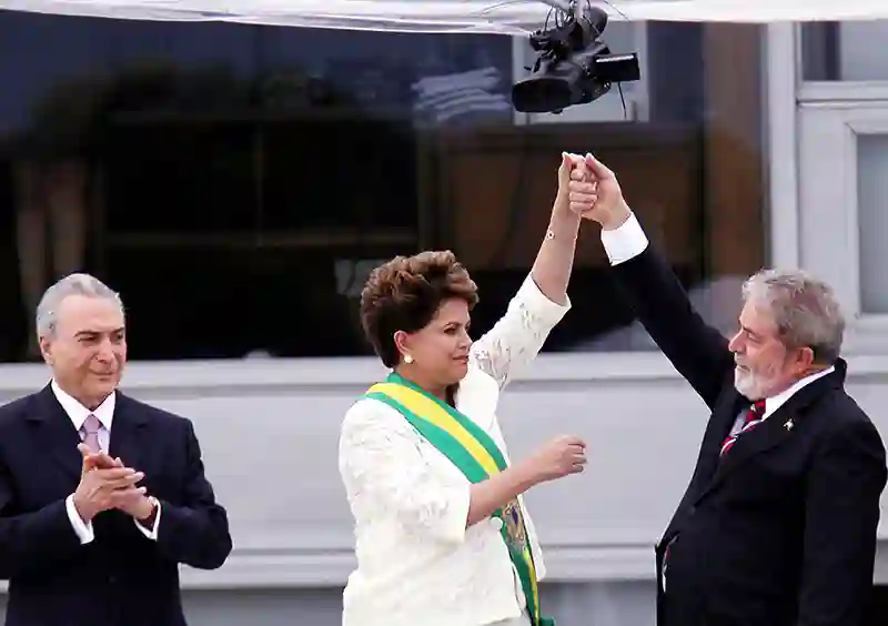 20190619 democracia em vertigem papo de cinema 800