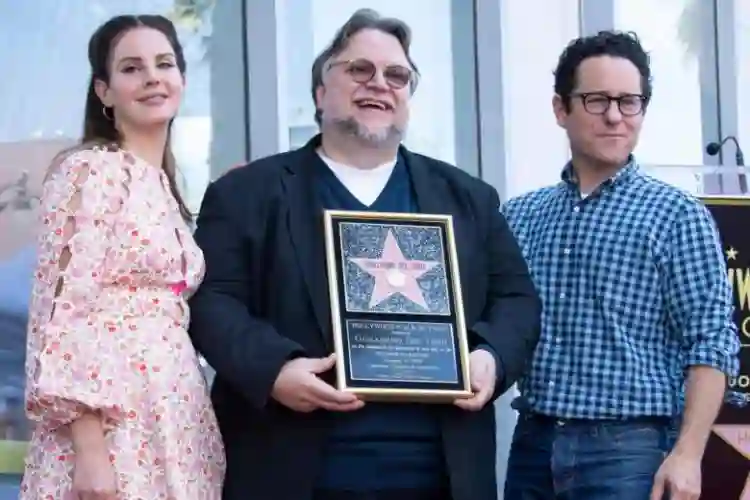 Guillermo del Toro manda mensagem a imigrantes ao inaugurar sua estrela na Calçada da Fama 2 20190807 lana del rey guillermo del toro jj abrams papo de cinema