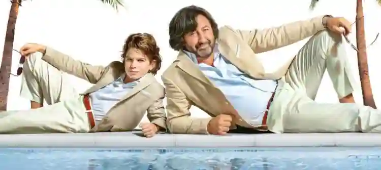 Um Amante Francês :: "É preciso falar de temas urgentes, porém de modo positivo", explica Olivier Baroux 4 20191126 04309512 just a gigolo backdrop