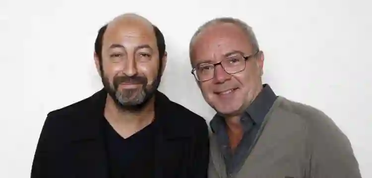 Um Amante Francês :: "É preciso falar de temas urgentes, porém de modo positivo", explica Olivier Baroux 2 20191126 kad olivier les retrouvailles kad merad tourner pour olivier baroux dans just gigolo
