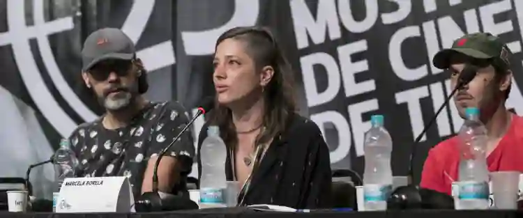 Mascarados :: "Fazemos um filme sobre o desaparecimento do trabalho enquanto nosso trabalho também está desaparecendo", explicam os diretores 2 20200204 mascarados 1