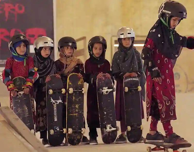 20200205 learning to skateboard in a war zone papo de cinema 800