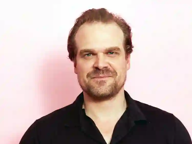Gran Turismo :: Adaptação do famoso game contará com astro de Stranger Things 2 20200214 david harbour papo de cinema