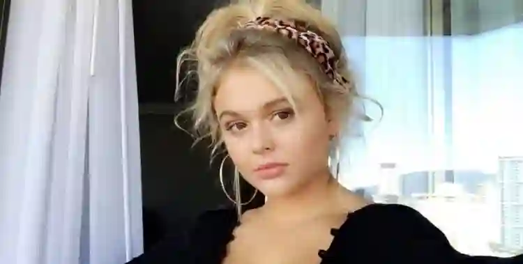 Nova versão de Gossip Girl define elenco principal 2 20200302 emily alyn lind papo cinema