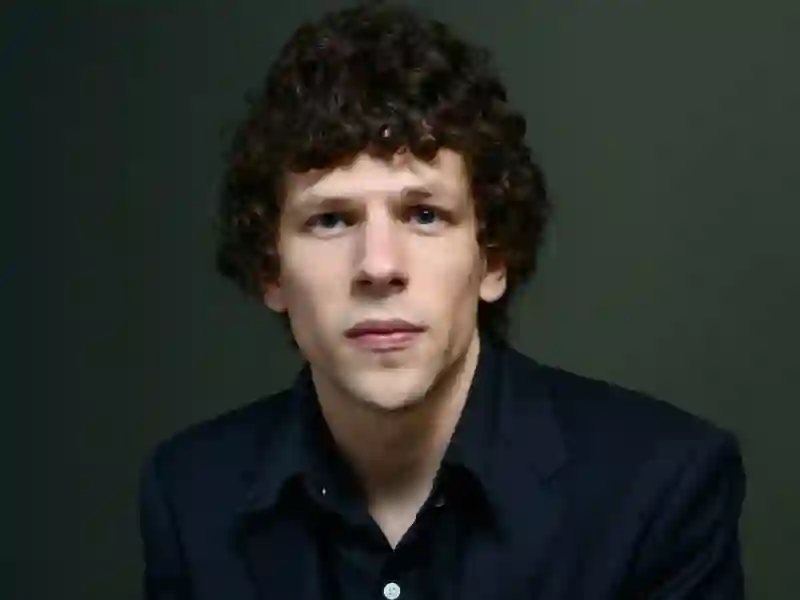 20200410 jesse eisenberg destaque