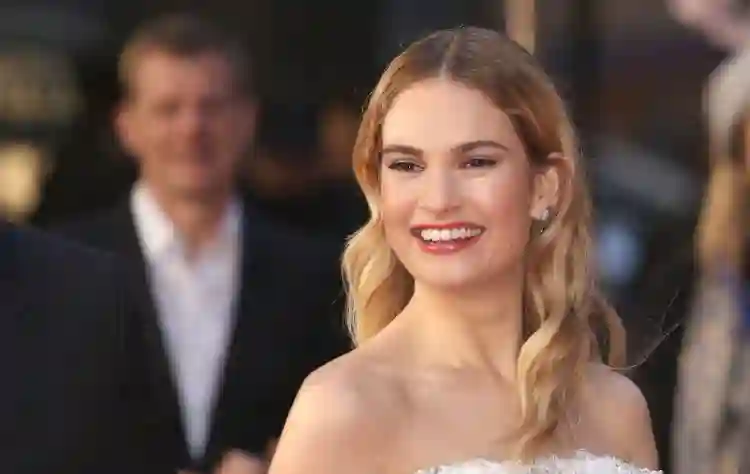 The Paris Trap :: Lily James será a protagonista do novo filme de Pablo Trapero 2 20200618 lily james papo de cinema 2