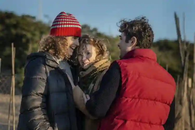 O Sonho de uma Família :: “Há um pouco de mim em todos os personagens, posso afirmar com certeza”, revela a cineasta Ginevra Elkann 2 20200708 o sonho de uma familia 02 papo de cinema