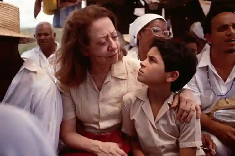 Globo de Ouro 2025 :: 25 anos após Central do Brasil, Fernanda Torres dedica prêmio à mãe 2 Central do Brasil, destaque do Globo de Ouro de 1999
