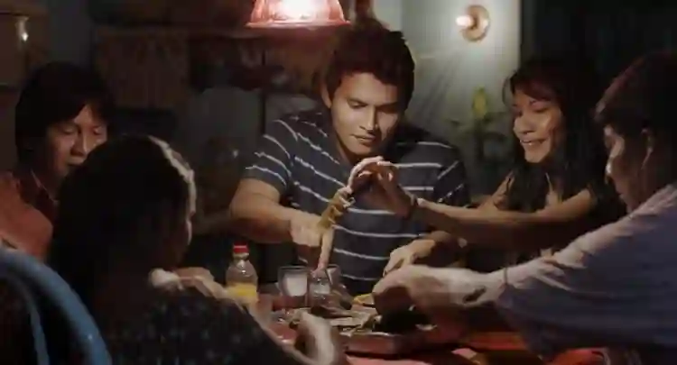 A Febre :: “O filme dialoga muito com o Brasil que estamos vivendo, mesmo que não tenha sido pensado para tal”, comenta Maya Da-Rin 4 20201118 a febre 01 papo de cinema