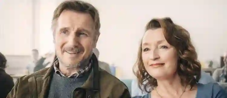 Nosso Amor :: Liam Neeson e Lesley Manville temem doença grave em cena do drama (Exclusivo) 2 20201118 nosso amor papo de cinema 4 e1606222473425
