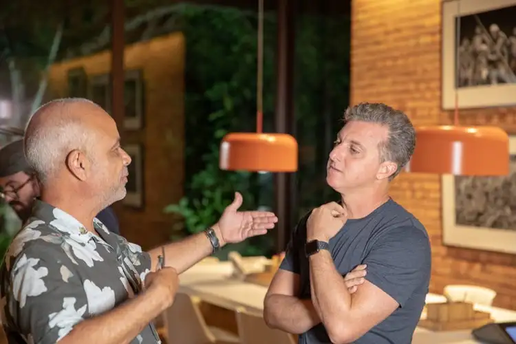 Chacrinha :: “Meu tesão é ser o mais fortemente documental, no sentido de fiel à informação", dizem Claudio Manoel e Micael Langer 3 20210125 chacrinha eu vim para confundir e nao para explicar papo de cinema 3