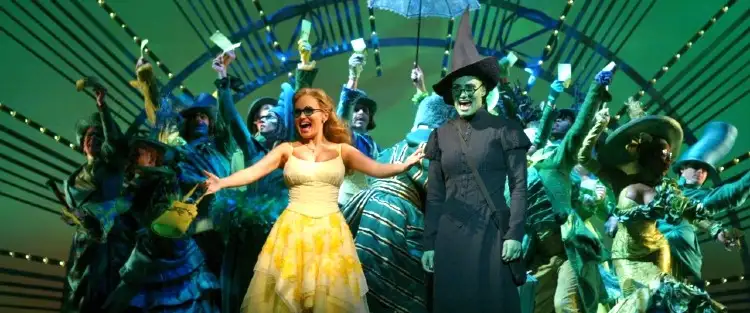 Wicked :: Adaptação do musical da Broadway contrata diretor de Podres de Ricos 2 20210203 wicked papo de cinema 750