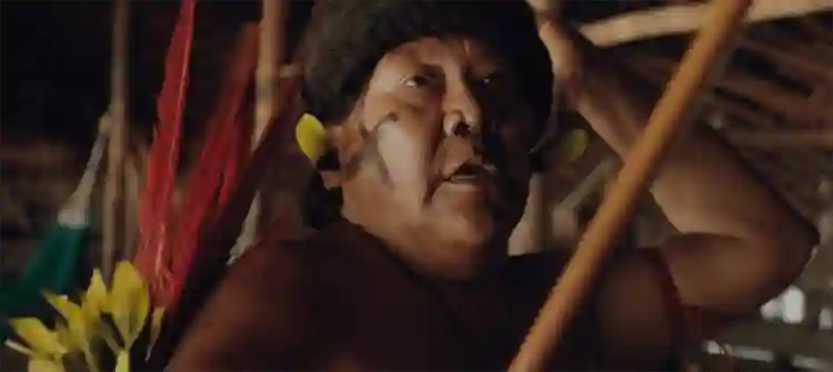 A Última Floresta :: "Era fundamental que o filme mostrasse a força do povo Yanomami", explica o diretor Luiz Bolognesi 4 20210302 a ultima floresta papo de cinema banner