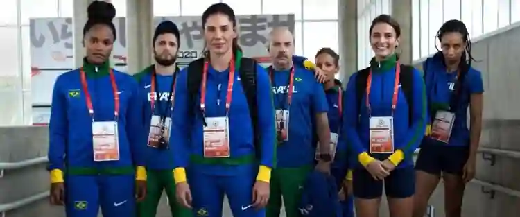 4x100: Correndo por um Sonho :: "A bandeira nacional, o hino e a camisa da seleção foram sequestrados por uma galera que não tem nada de patriota", explica o elenco 2 20210625 4x100 correndo por um sonho papo de cinema 1200