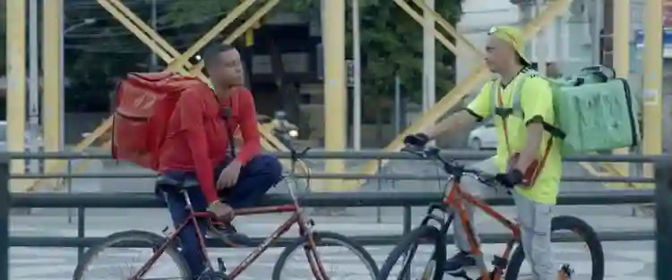 Festival de Locarno 2021 :: Cinema brasileiro leva a imagem de um país em crise 2 20210701 fantasma neon papo de cinema 750
