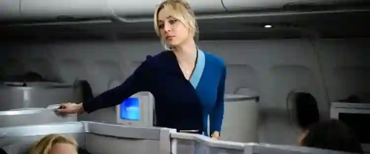 20210705 the flight attendant papo de cinema t1 1