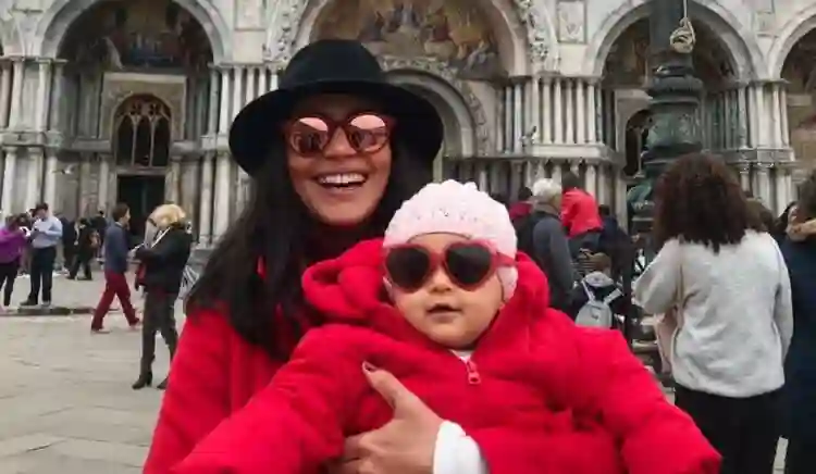 Veneza :: “Minha personagem traz à tona uma discussão de como é importante não rotular, não ter preconceitos”, revela Carol Castro 2 20210713 carol castro e nina em veneza papo de cinema e1626218701601