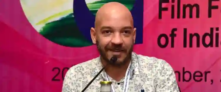 Os Primeiros Soldados :: "O estigma da AIDS está na raiz da homofobia que a gente sofre hoje em dia", afirma Rodrigo de Oliveira 2 20211207 rodrigo de oliveira papo de cinema 1200