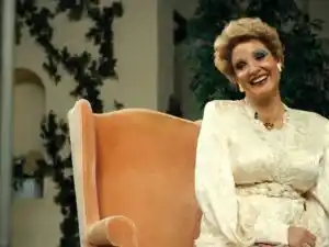 20220303 olhos tammy faye papo de cinema