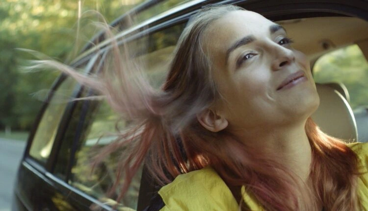 20220413 lola e o mar lola papo de cinema e1649895826960