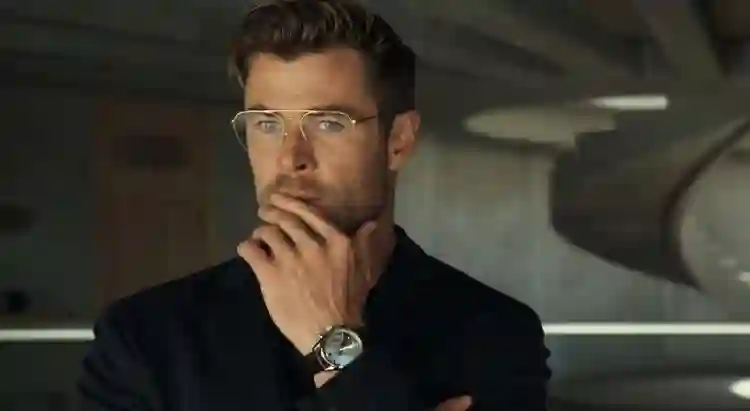 20220721 spiderhead chris hemsworth papo de cinema