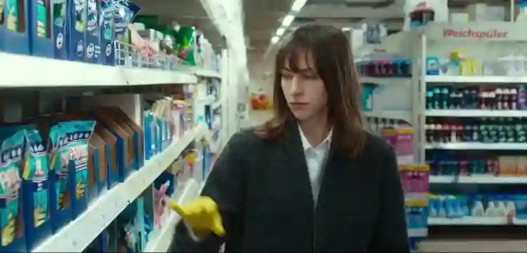 Garota Inflamável :: “O fogo tem a ver com destruir e começar de novo”, revela Elisa Mishto 5 20220716 stillstehen natalie papo de cinema e1658015106252