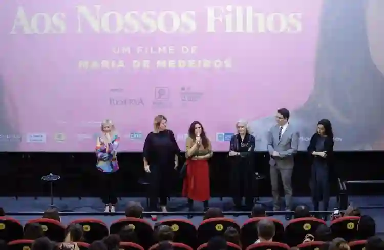 Aos Nossos Filhos :: “É um filme aberto ao diálogo. O fanatismo é simplista, e temos que nos livrar disso”, afirma Maria de Medeiros 3 20220729 aos nossos filhos sao paulo papo de cinema e1659134030147