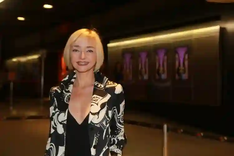 Aos Nossos Filhos :: “É um filme aberto ao diálogo. O fanatismo é simplista, e temos que nos livrar disso”, afirma Maria de Medeiros 2 20220729 maria de medeiros brasil papo de cinema
