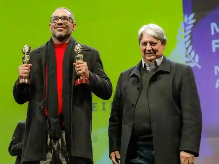 Noites Alienígenas :: "Sinto que nosso filme tem uma responsabilidade", diz o diretor Sérgio de Carvalho (Exclusivo) 4 20220822 noites alienigenas papo de cinema