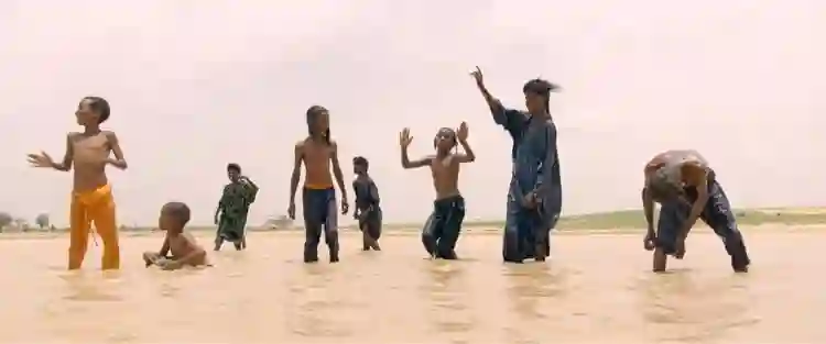 Filmambiente 2022 :: Evento terá sessão seguida de debate neste sábado com Ailton Krenak 2 20221104 caminhar sobre a agua papo de cinema