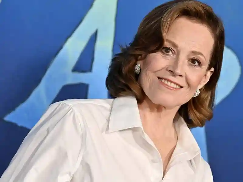 20230302 sigourney weaver 800