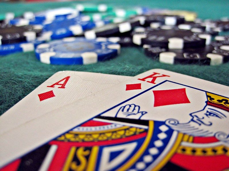 Aprenda 2 estratégias para vencer no BlackJack