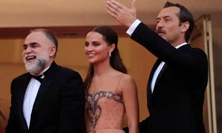 Festival de Cannes 2023 :: Filme do brasileiro Karim Aïnouz é ovacionado na Croisette 2 20230522 karim firebrand papo de cinema