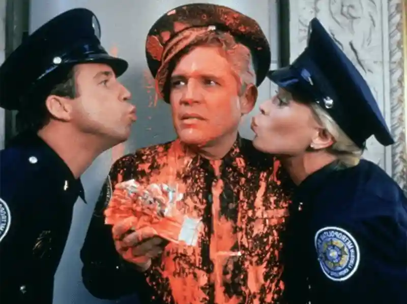20230720 loucademia de policia 6 cidade em estado de sitio papo de cinema 800