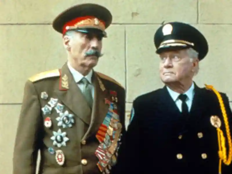 20230721 loucademia de policia 7 missao moscou papo de cinema 800