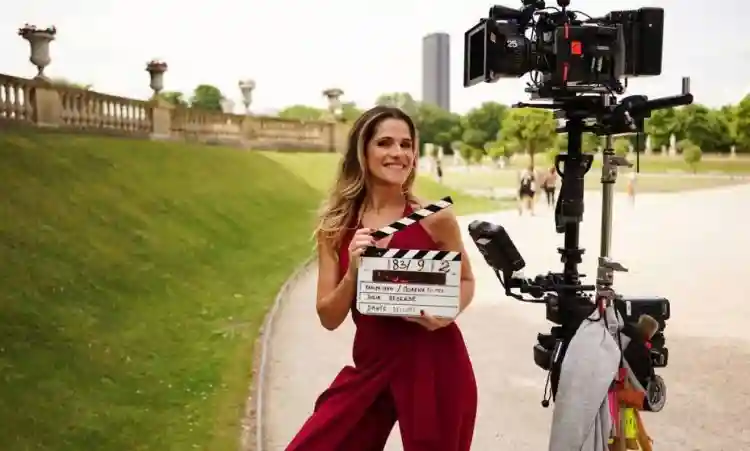PERFIL :: “Adoro fazer comédia, mas gosto mais ainda de ser atriz”, revela Ingrid Guimarães 5 20230822 ingrid guimaraes set papo de cinema